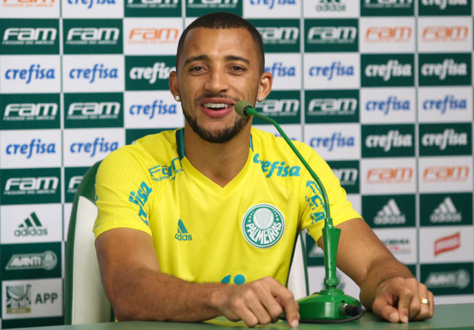 Nome de Vitor Hugo foi inspirado em craque uruguaio